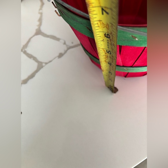 Half Peck Wooden Basket Red Green Christmas - Picture 7 of 7
